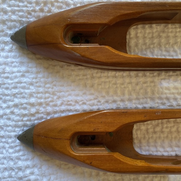 Two wooden weaving boat shuttles. Bobbins. Lowell Shuttle Co. Mass. #1562. - Picture 6 of 6